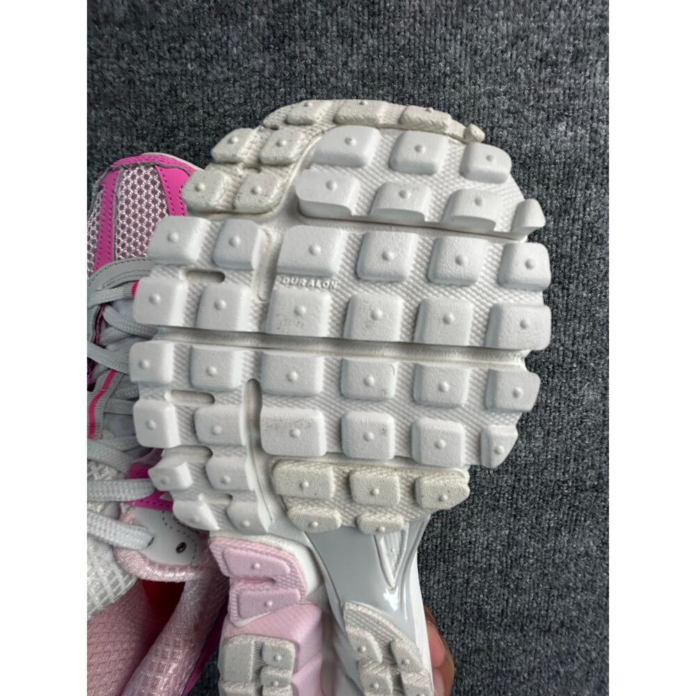 Nike Vomero 18 Women's Running Shoes Pink White Gray Size 8.5 New No Box - Picture 13 of 15